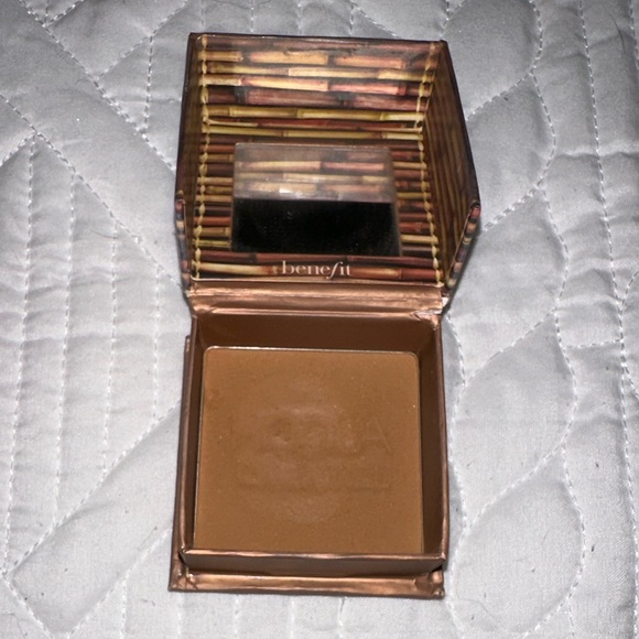 Benefit Hoola Caramel Bronzer - Picture 2 of 3